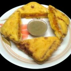 A picture of Tomato bread pakoda.