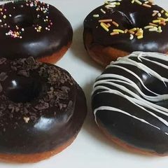 A picture of Royal doughnuts.