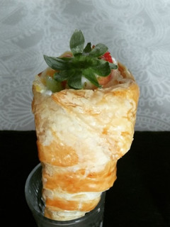 Una foto de Hojaldre rellenos de yogur y fruta