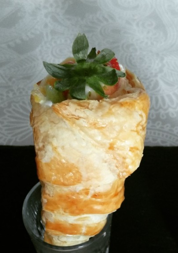Una foto de Hojaldre rellenos de yogur y fruta