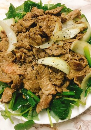 Hình của món Bò xào - rau càng cua dầu dấm.