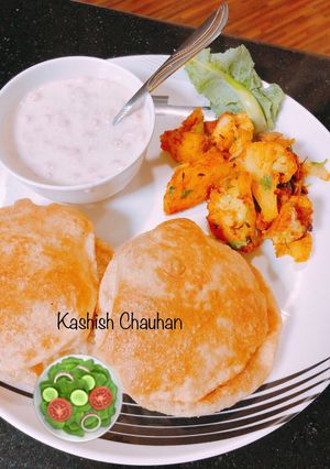 A picture of Aloo Ghobhi (Potatoes & Cauliflower).