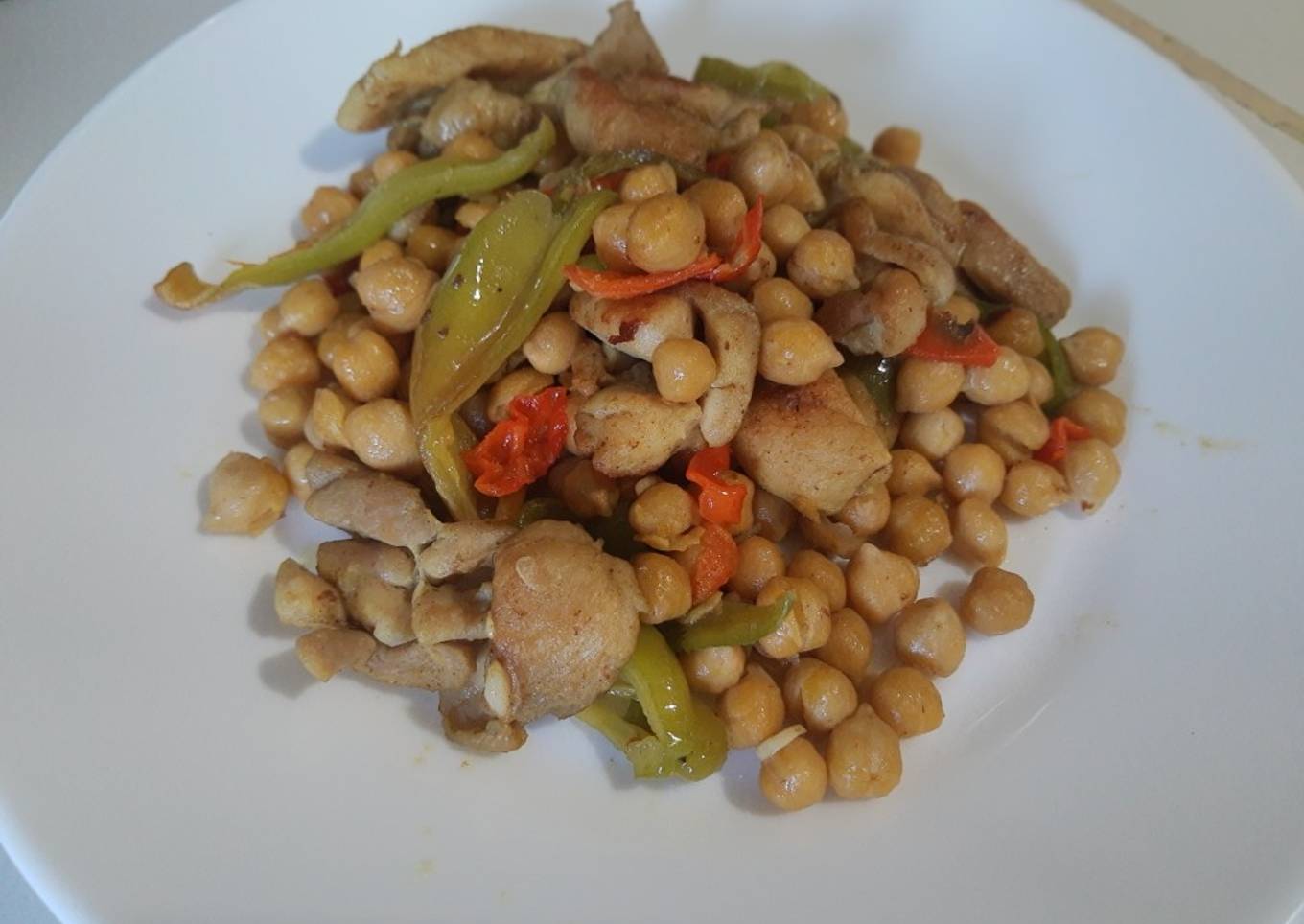 Mix de garbanzos con pollo