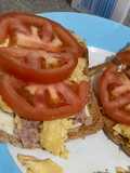 Sándwich de Queso, Atún, Tortilla Francesa y Tomate