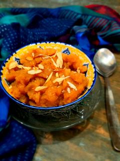 A picture of Aate ka halwa (karah prashad).