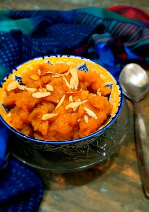 A picture of Aate ka halwa (karah prashad).