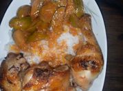 Une photo de aubergine, poulet,tomate