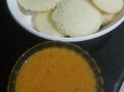 A picture of sambar(with idli