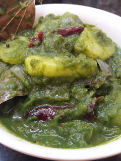 ஆலு பாலக் (Allu Palak Recipe in Tamil) செய்முறை முக்கிய புகைப்படம்