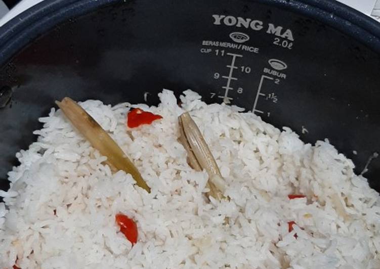 Bagaimana Menyiapkan Nasi Liwet Magic Com yang Sempurna