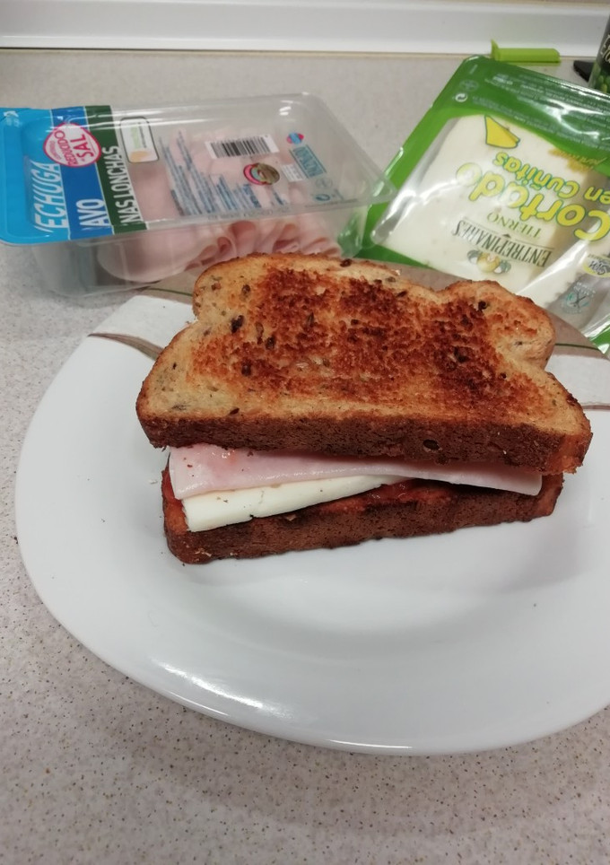 Una foto de Bocadillo de pavo y queso