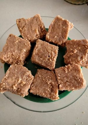 સુખડી (Sukhdi Recipe In Gujarati) રેસીપી મુખ્ય ફોટો