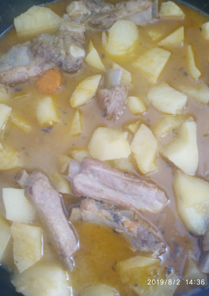 Una foto de Costillas con papas
