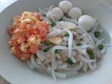 番茄蛋米苔目 Short Rice Noodles (Bee Tai Bak) w Tomato Scrambled Egg)