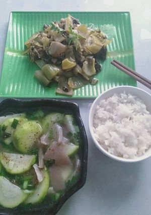 Hình của món Cải chua xào tốp mỡ kèm canh bí nấu da heo.