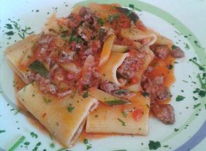 Foto di Paccheri con Salsiccia, Zucchine e Pomodorini