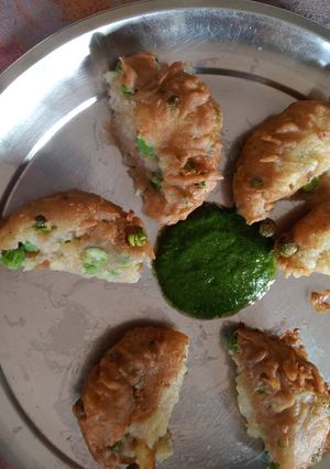 A picture of Batata Vada (Potato Fritters).