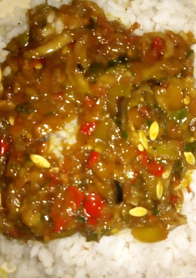 A picture of White rice with cucumber sauce.