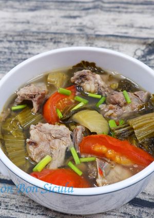 Hình của món Canh Sườn Hầm Cải Chua.