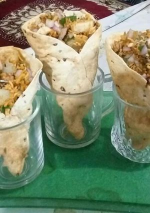 A picture of Papad cone bhel.