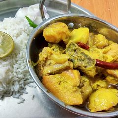 A picture of Goalondo Steamer curry or Boatman style chicken curry.
