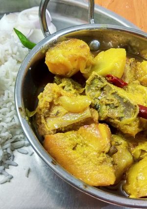 A picture of Goalondo Steamer curry or Boatman style chicken curry.