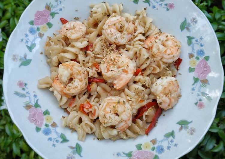 Langkah Mudah untuk Menyiapkan Gluten Free Shrimp Aglio Olio Fussili, Enak