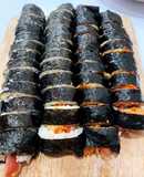 Cơm rang kimchi cuộn rong biển