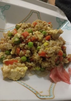 Una foto de Arroz vegano tipo "tres delicias"