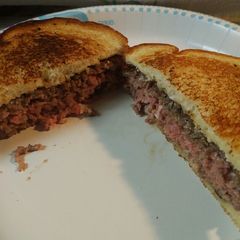 A picture of Peppered Pink Salt Burger.