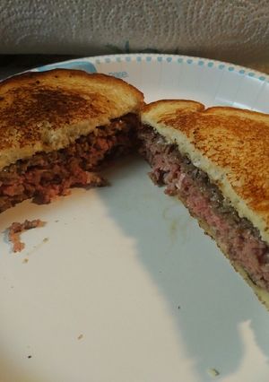 A picture of Peppered Pink Salt Burger.