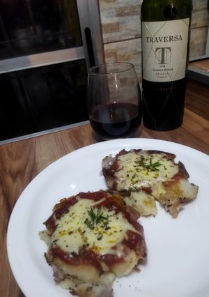 Una foto de Papas aplastadas a la Pizza 😋✌🏼🇺🇾