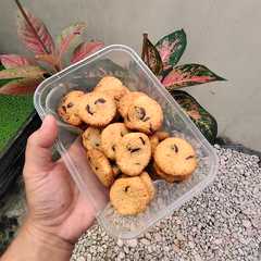 A picture of Keto almond cookies.