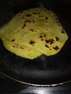 तवा पालक पराठा (Tawa palak paratha recipe in hindi) रेसिपी मुख्य फोटो