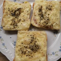 Baked pizza toast bread 🍕🍞 A picture of Baked pizza toast bread 🍕🍞.
