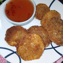 A picture of Arabic Fried Potato Slices.
