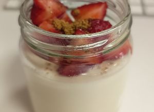 Una foto de Yogur Estilo Griego Casero