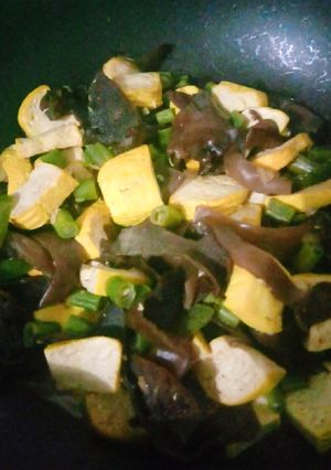 Foto resep Menu diet : tumis tahu, buncis dan jamur lember (tanpa minyak)