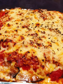 Una foto de Lasaña de berenjena, tomate y queso sin lactosa