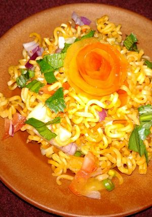 চট পটা ম্যাগি ভেল(chatpata maggi bhel recipe in Bengali) রেসিপির প্রধান ছবি