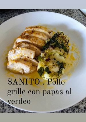 Una foto de Pollo grille con papas al verdeo