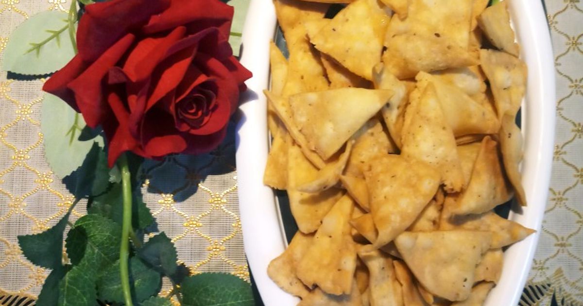Triangular Mathri Peri Peri Triangle Mathri Recipe by Poonam Gupta - Cookpad