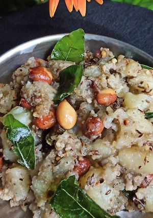 उपवासाची बटाटा भाजी (upwasachi batata bhaji recipe in marathi) रेसिपी चे मुख्य फोटो 