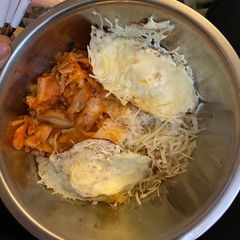 A picture of Egg & Rice Kimchi bowls 💜.