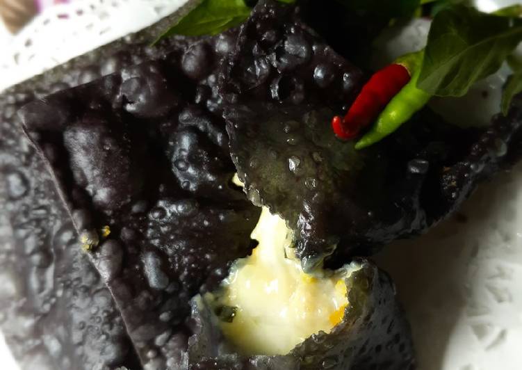 Bagaimana Menyiapkan Pangsit Goreng Hitam Melted with Mozarella Anti Gagal