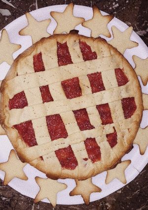 Una foto de Pastafrola + galletitas