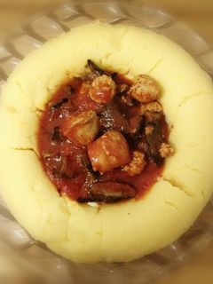 Foto di Savarin di polenta con salsiccia e funghi