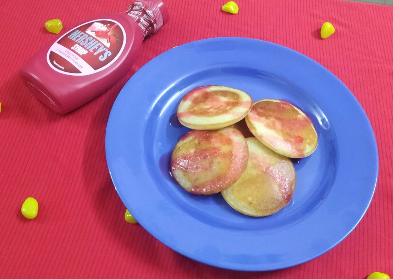 Vanilla tortillas with strawberry sauce