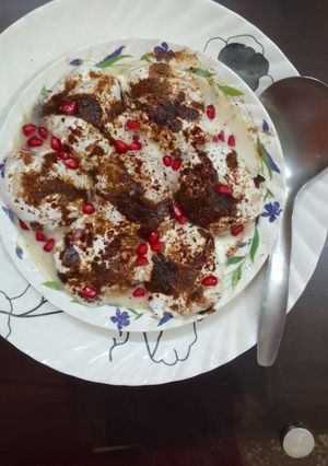 A picture of Dahi Vada (Dahi bhalla).