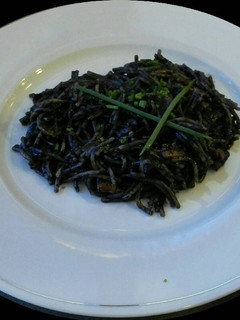 Una foto de Fideos negros (angulas de pobre)